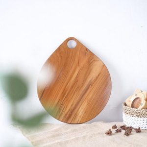 เขียงไม้สักของซาร่าห์ในรูปทรงของเมล็ดส้มที่มีสีน้ำตาลธรรมชาติ - Product Image 6