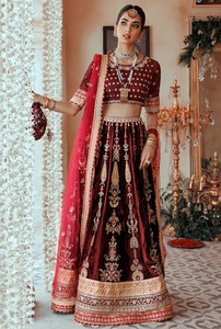 2024 SSUMAIRA koleksiyonu ile 3 adet özel dikişli işlemeli ham ipek Choli işlemeli Net ve işlemeli kadife <span class=keywords><strong>Lehnga</strong></span>