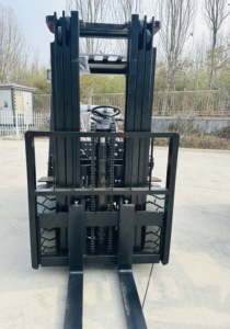 Hydraulic Diesel Stacker with 2-5 Ton Capacity and Operator Seat for Small Truck Use - Product Image 6