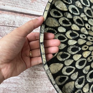 手工圆形上菜托盘高品质木骨镶嵌珍珠母家居装饰酒店使用优雅的食品上菜托盘