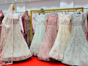 インドの伝統的なLahenga Choli美しい色とヘビーバター付きプリントシルク<span class=keywords><strong>Lehnga</strong></span> Choli女性ドレスラジャスタンスタイルの女性