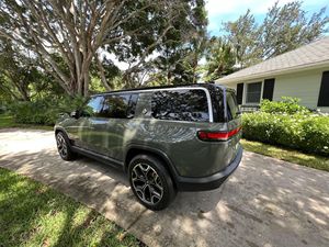 2023 Rivian R1S Launch EditionクワッドモーターAWD、大型バッテリーパック、Launch Green