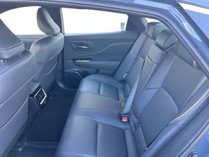 中古クリーン2025トヨタクラウンXLEガス/電気V4 2.5L AWD