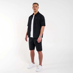 Camisa clásica con botones para hombre-Tela suave, ajuste moderno y fácil de estilizar-Esencial para armario - Product Image 1