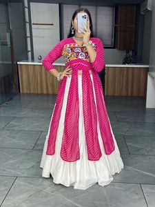 新しい2025年デザイナーフェスティバル着用スタイリッシュな売れ筋レーヨンコットンKachchiワークKurti and Lehenga - Product Image 5