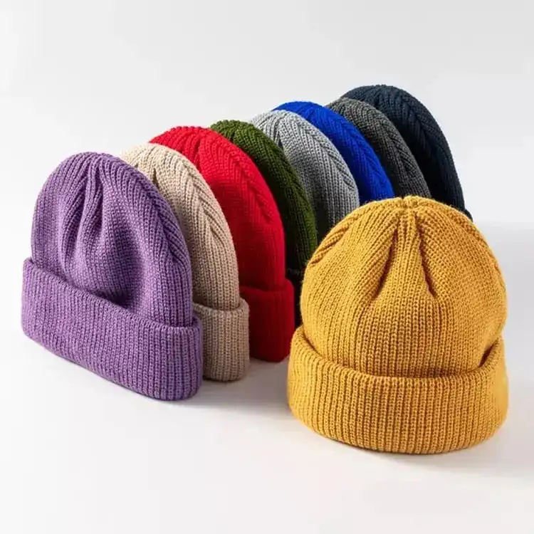 OEMカスタム卸売カラフルなだらしないビーニーキャッププルオーバー保護冬の暖かい帽子スカルニットスポーツスキービーニーハット