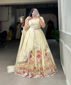 时尚设计师儿童<span class=keywords><strong>Lehenga</strong></span> <span class=keywords><strong>Choli</strong></span>为节日庆典大胆而现代的时尚前卫女性精致风格