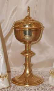 קלאסי מתכת Ciborium לכנסייה מוצר עגול יין גביע כסף צלחת צבע בית חידוש גותי מרוקע מוכשר אספקת פריט