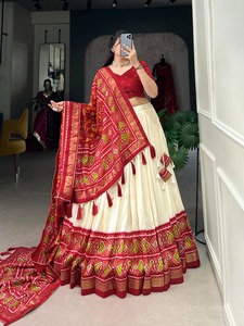 En kaliteli kırmızı Patola baskı pamuk tuval <span class=keywords><strong>Lehenga</strong></span> Choli ağır püsküller İpli Zip dikiş ile düğün <span class=keywords><strong>Lehenga</strong></span> Choli