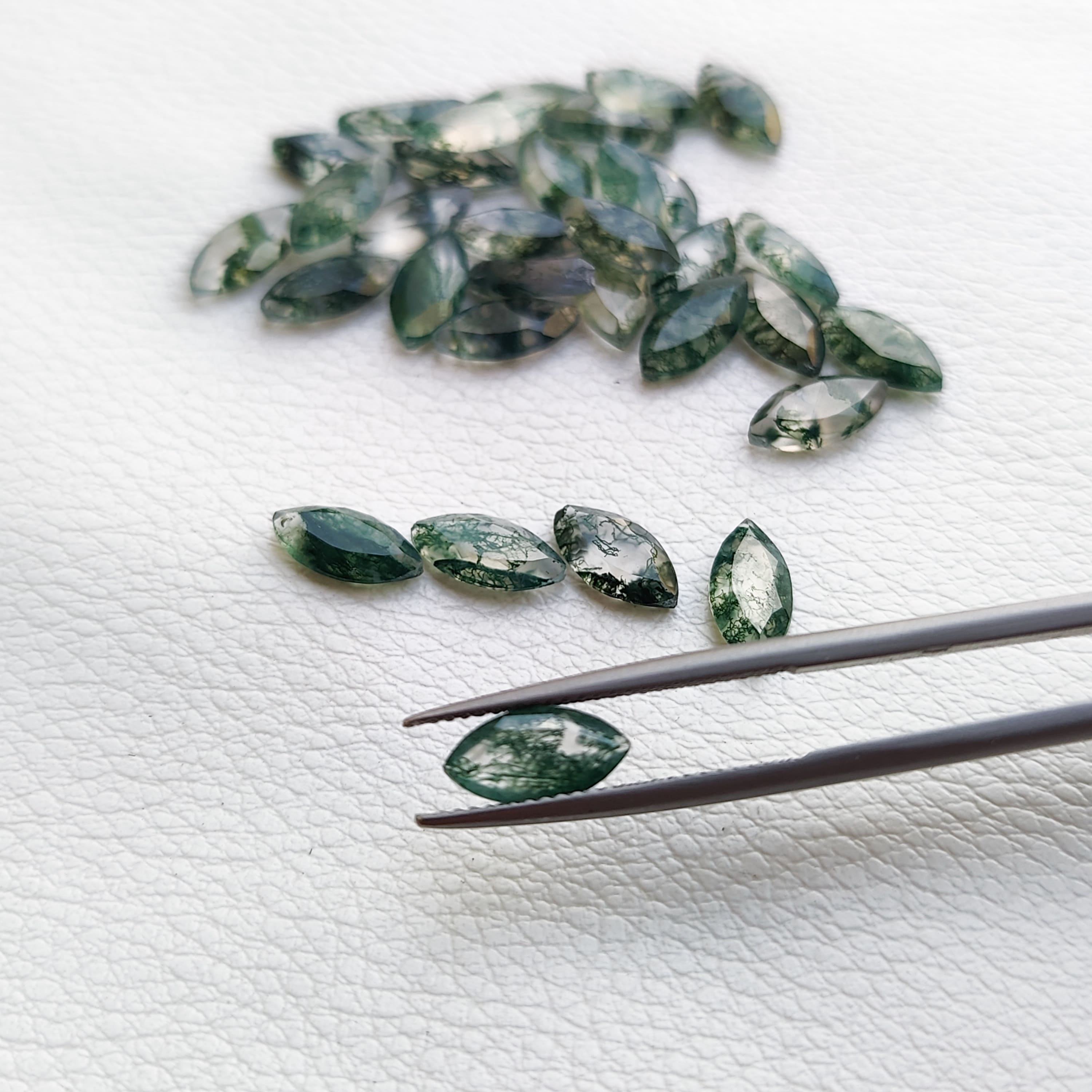 สีเขียว