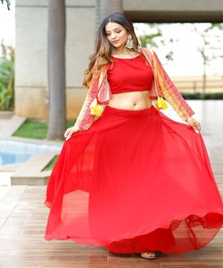 儿童<span class=keywords><strong>Lehenga</strong></span> <span class=keywords><strong>Choli</strong></span>: 年轻时尚爱好者的传统服装 -- 在儿童服装店很受欢迎
