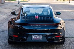 体验2024的Porrsche 911 Caarrera T Couupe轻量级Sporrts Couupe与增强的驾驶动力