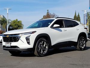 2025 chev_rolet trax lt fwd בשימוש עם תיבת הילוכים אוטומטית בד פנים כהה