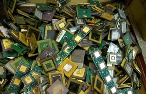Intel Pentium Pro เศษโปรเซสเซอร์ CPU เซรามิกที่มีหมุดสีทอง | ซีพียูประมวลผลเศษทองกู้คืนซีพียูเซรามิก - Product Image 6