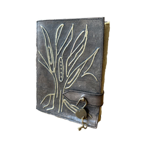 สีเทาเข้ม