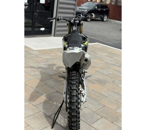 En iyi performans <span class=keywords><strong>2025</strong></span>-Triumph <span class=keywords><strong>TF</strong></span> 450-RC Edition Jet siyah/saf beyaz yeni Motocross motosiklet dünya çapında ihracat hazır