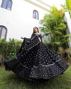 デザイナーFaux Georgette Lehenga Choliセット9mmスパンコールとスレッドワーク半ステッチヘビーフレアーデュパッタ - Product Image 5