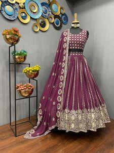 Bollywood tarzı Lehenga Choli nakış 9mm Sequnce çalışma Lehenga Choli düğün kıyafeti toptan fiyata
