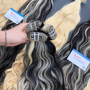 トップ製品: 自然な波状のヘアエクステンションライトトーンカラーフルレングス6〜32インチベトナムのヘアエクステンション