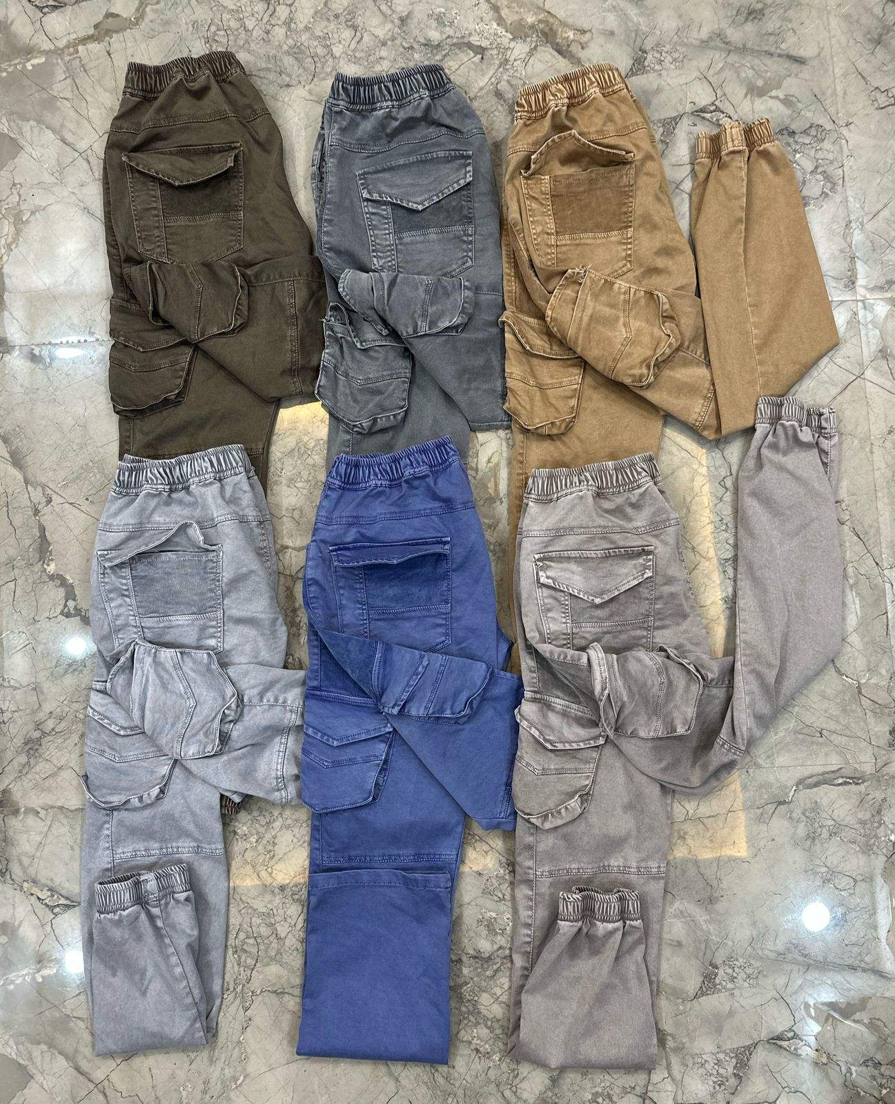 สีเทาเข้ม