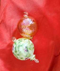 この手作りのガラスハンギングクリスマスギフトで、古代エジプトの豊かな鮮やかな色をあなたの休日の家に注入してください