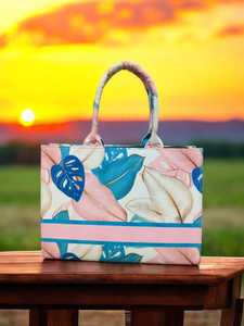 Premium Quality Light Weight Women Handbags with Custom Design Print Available for Girls Partywear <strong>Bags</strong> From India