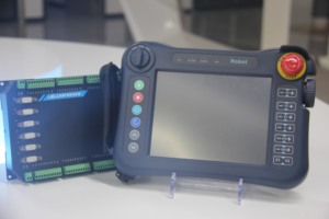 Controller di programmazione a 3-6 assi Lavichip per stampaggio ad iniezione con soluzione di comunicazione bus a impulsi stabile - Product Image 2