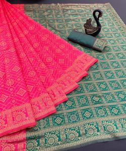 Schöner weißer und roter <span class=keywords><strong>Saree</strong></span> für Frauen mit ausgefallener Stickerei und atember aubendem Hochzeitsfeier-Look <span class=keywords><strong>Saree</strong></span> / Sari / Shari