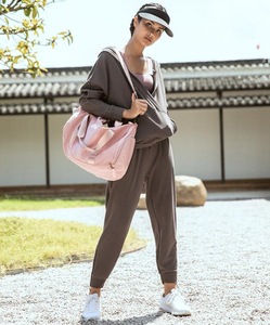 女性用新デザインベロアクロップフーディトラックスーツソフト2ピースベルベット冬用ソリッドパターン - Product Image 4