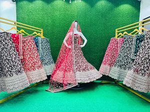 ウェディングインド民族ウェアヘビージョーゼットブライダルLehenga Choli刺繍スパンコールワークヘビーネットDupatta Lehengaサリー