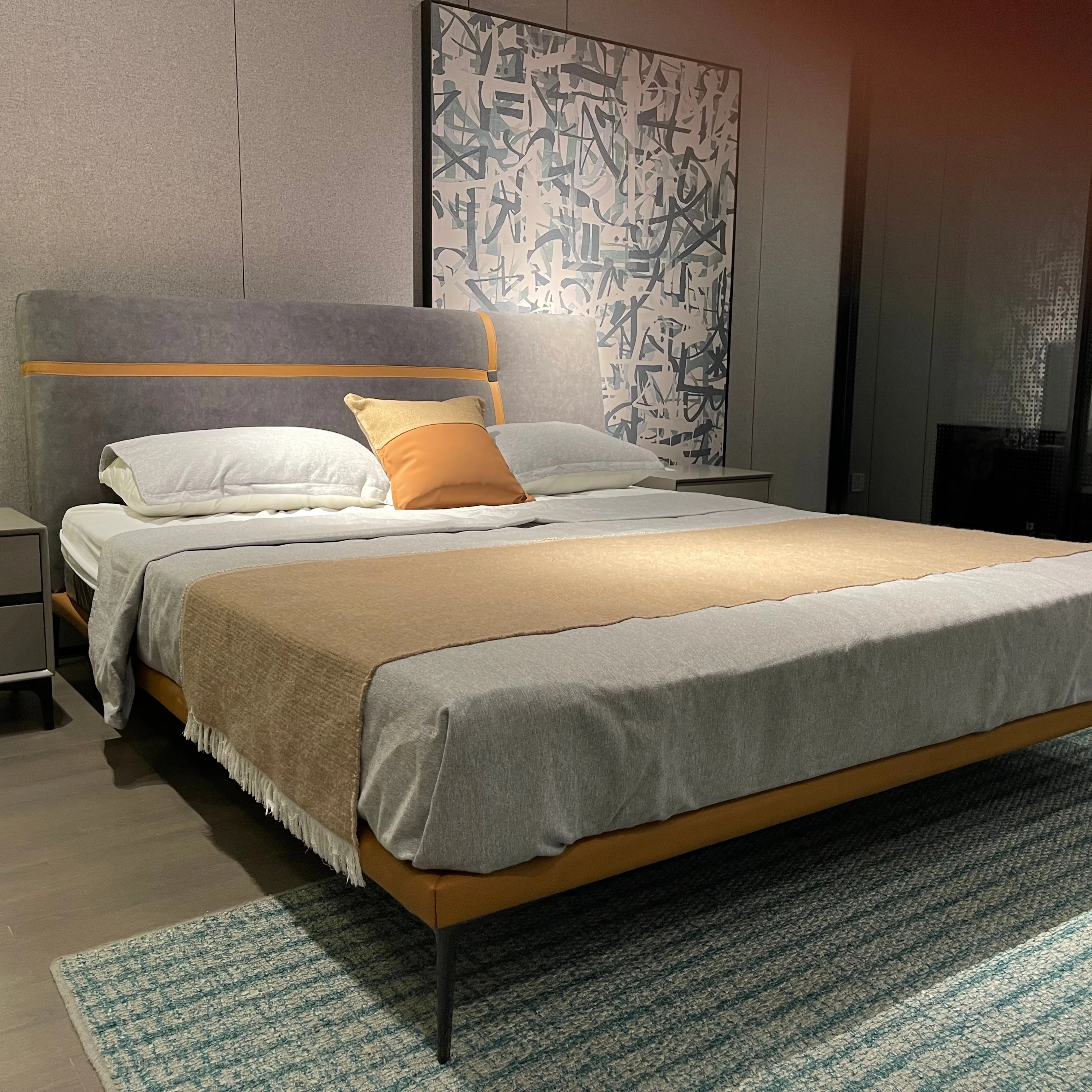 Mobília de luxo italiana, mobília em tamanho king moderna estofado cama dupla estofado cama de quarto para vila