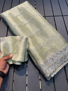 宝莱坞灵感乔其纱真丝纱丽纯软吉米·乔汉，搭配令人惊叹的派对服装边框刺绣设计师衬衫