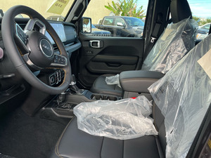 中古ジープラングラー4ドアサハラ4x4 2.0Lターボガス8速AT 2023モデル100% 良好状態保証 - Product Image 5