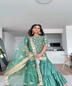 Moda-ileri batı resmi giysi Georgette çarpıcı taş işçiliği ve ofis sofistike iç<span class=keywords><strong>in</strong></span> zarif Dori detaylandırma ile ayarlayın.