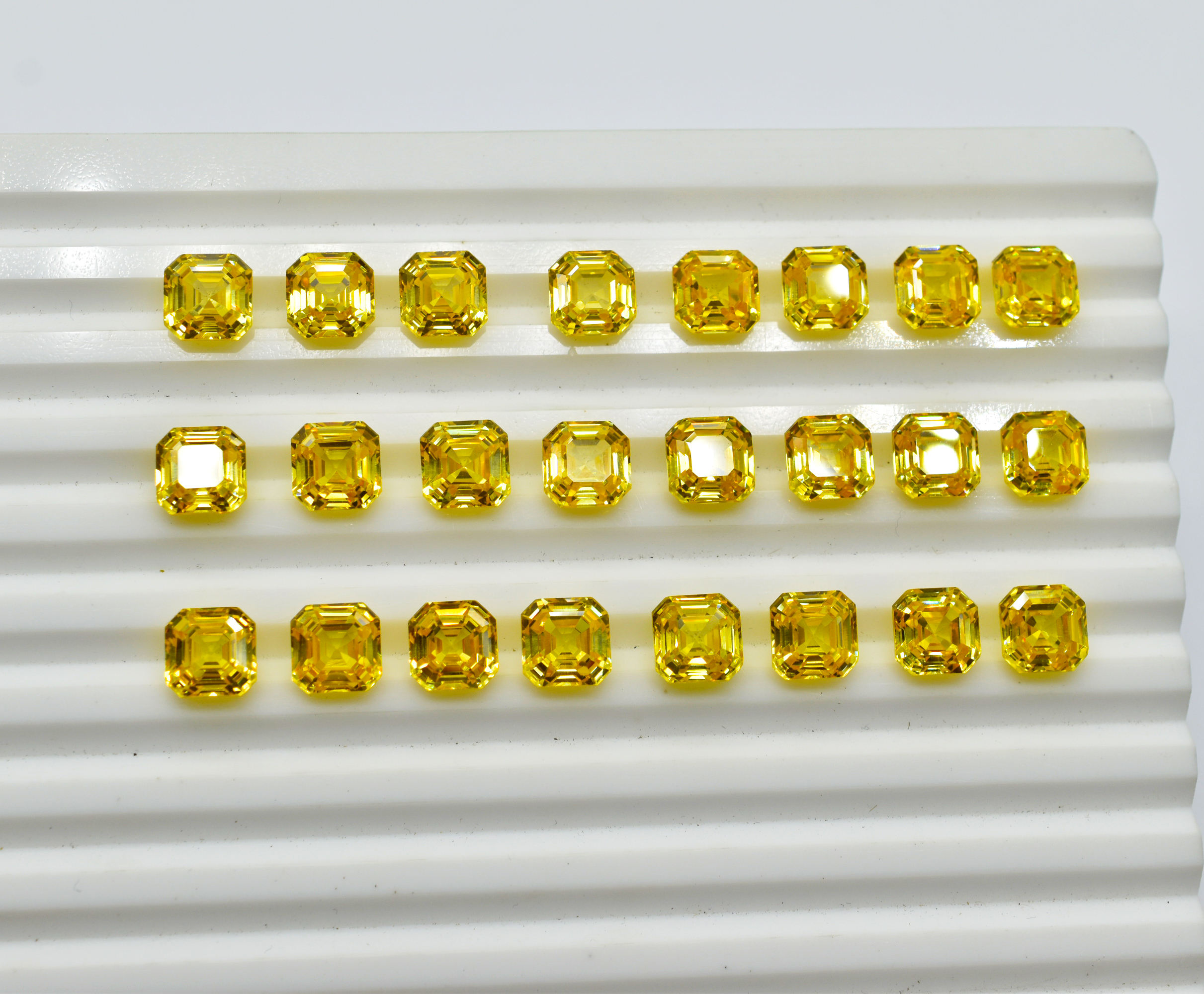 สีเหลือง