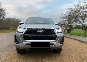 מחלקה ראשונה בשימוש מכוניות toyota hilux דיזל טנדר 4 x4 במכוניות משומשות