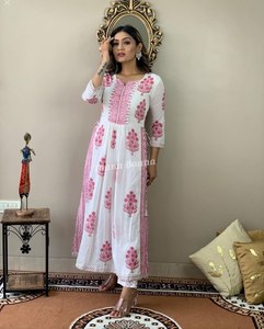 インドのサプライヤーからのオフィスおよび通常の着用のための需要の高い婦人服刺Embroidery作業クルティパンツ