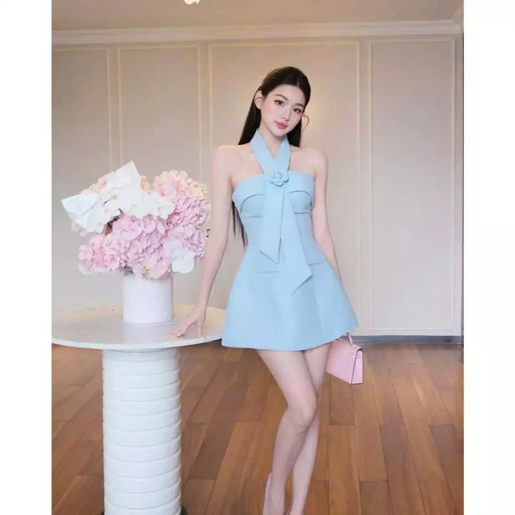 มีสีเขียวขุ่น