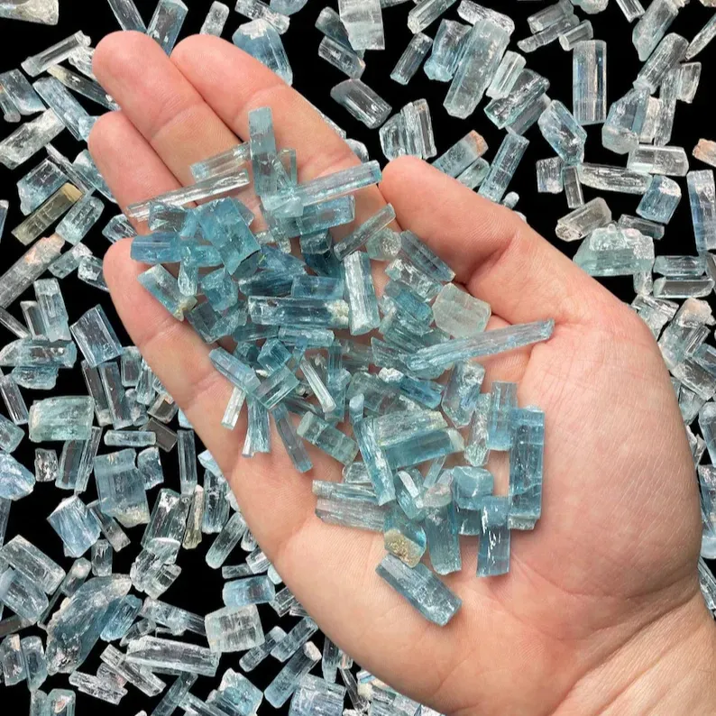 Espécime de bastões brutos de água-marinha azul lote por atacado barra fina de cristal de água-marinha áspero para joias