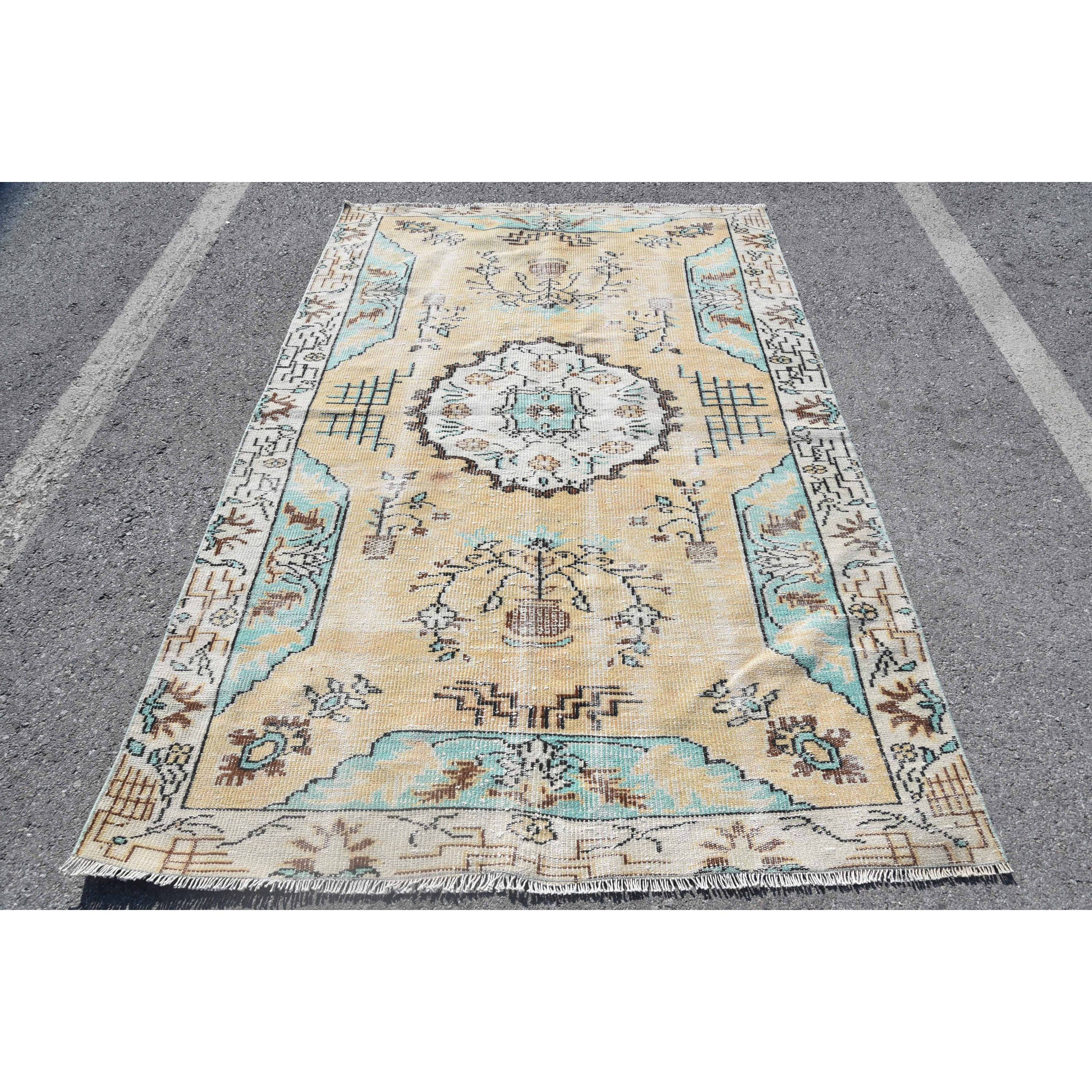 สีเหลือง