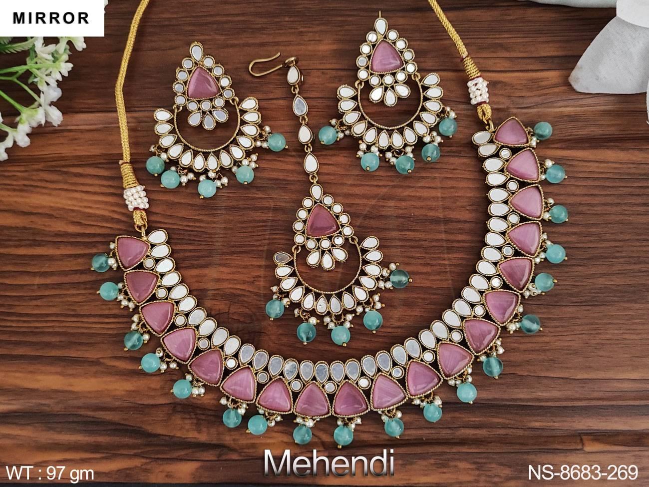 สีชมพู Feroza