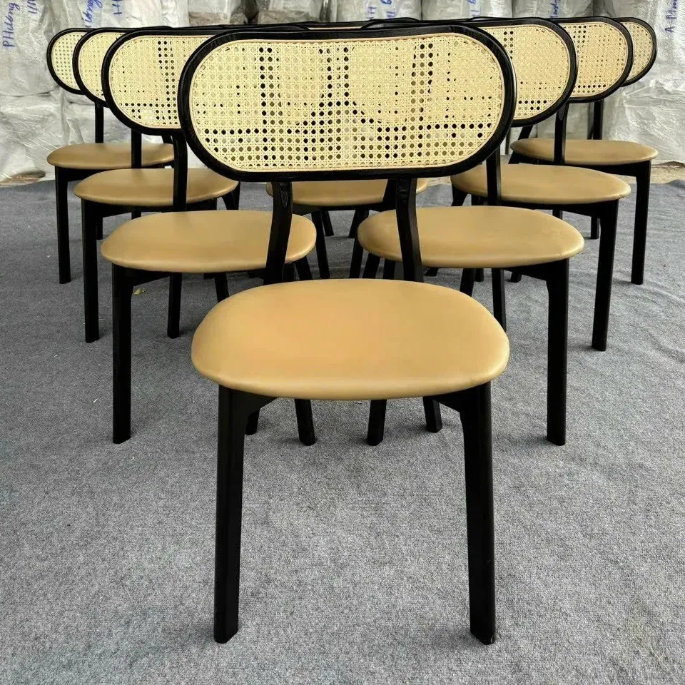 Модель роскошного современного интерьера гостиной с подлокотниками обеденного стула из натурального дерева