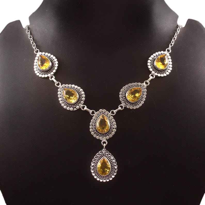 สีเหลือง