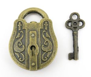 伝統的な家具収納ボックスと陳列ケース用のプレミアム古いスタイルの手作りロックとスケルトンキー