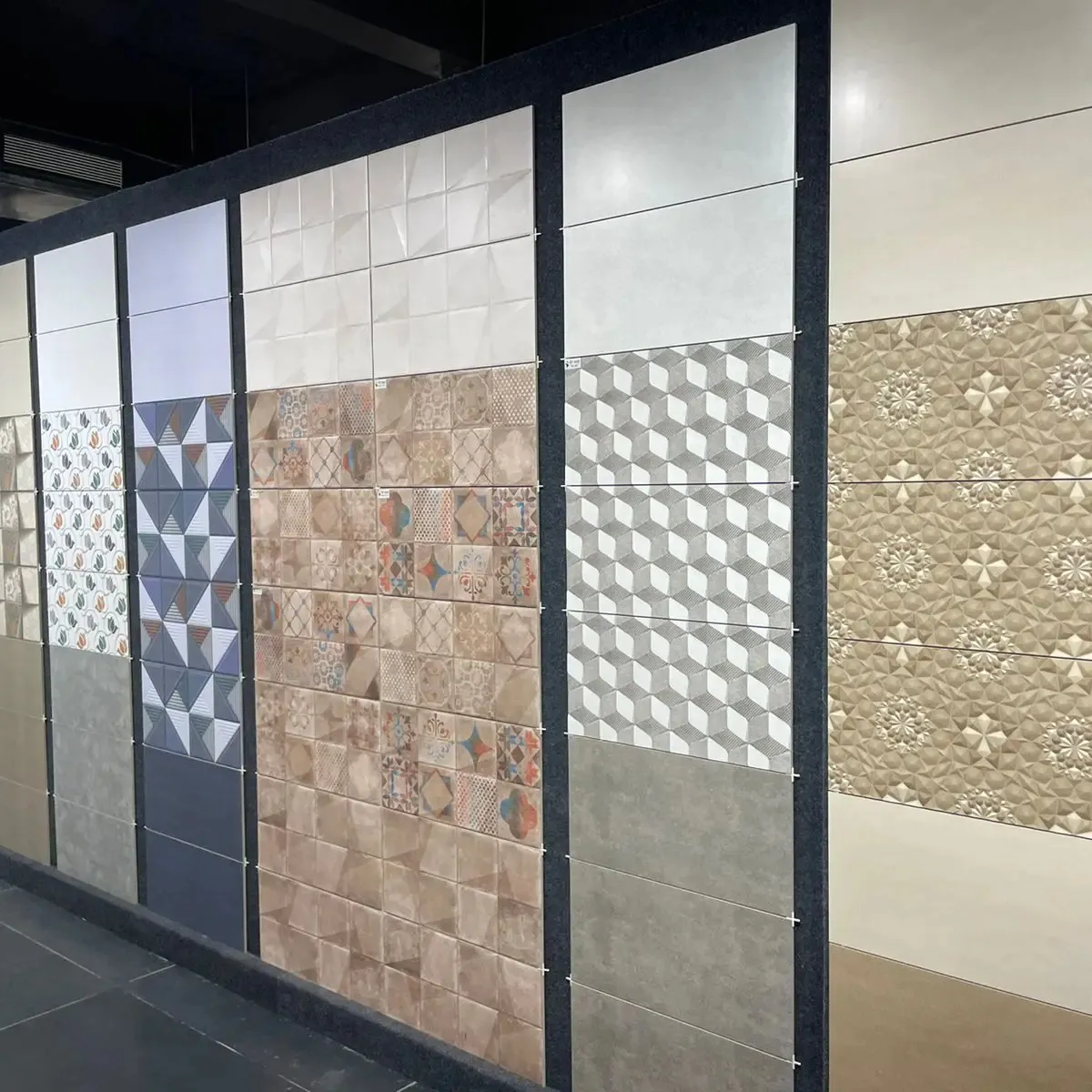 300 x 600 mm Keramik-Wandfliesen für Küche und Badezimmer Wand neue Ankunft Designs mit der besten AAA-Klasse Qualität aus Indien