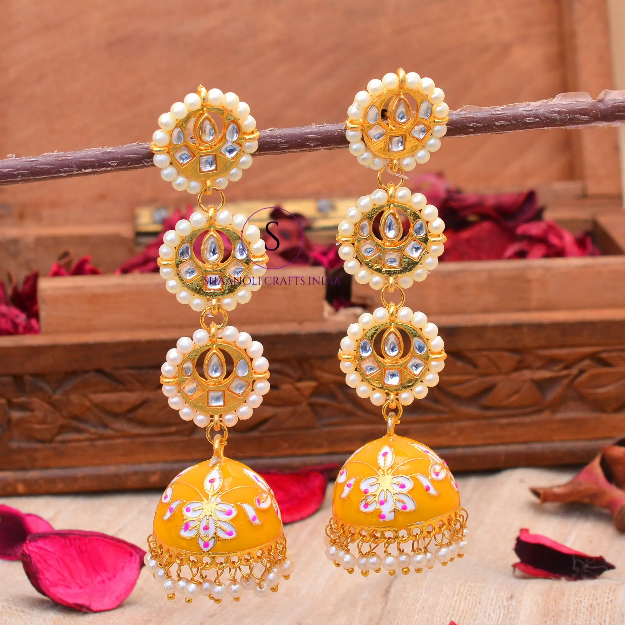 Anting tradisional India Enamel panjang Meenakari Jhumka, Kundan Work Jhumka dengan perhiasan mutiara Punjabi