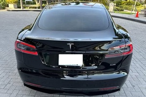 2022 Tesl_a Model S Plaid