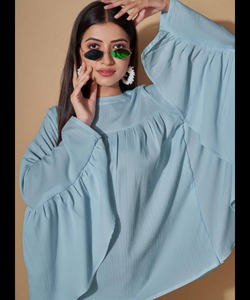 时尚上衣和毛衣的女性休闲服装在线购买批发服装