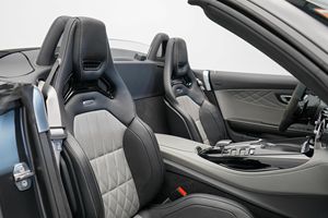 メルセデスAMG GT Rロードスター577-hpツインターボV8 <span class=keywords><strong>8L</strong></span>ガソリンエンジン<span class=keywords><strong>1</strong></span> 750デシニョグラファイトグレーマグノAWDドライブ左ハンドル2020