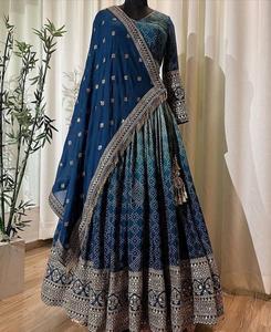 美しいきらめきのフェイクジョーゼットスパンコール刺Embroidery作品で装飾された新着ジョーゼットLehengaCholi with Dupatta